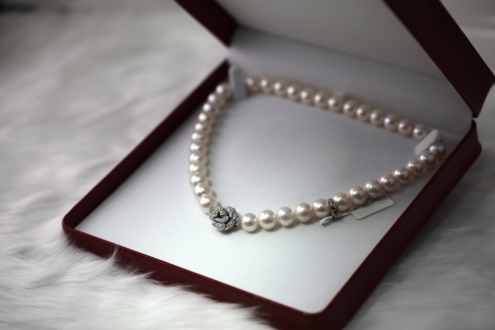 Pebpartician Pearl Layer Choker